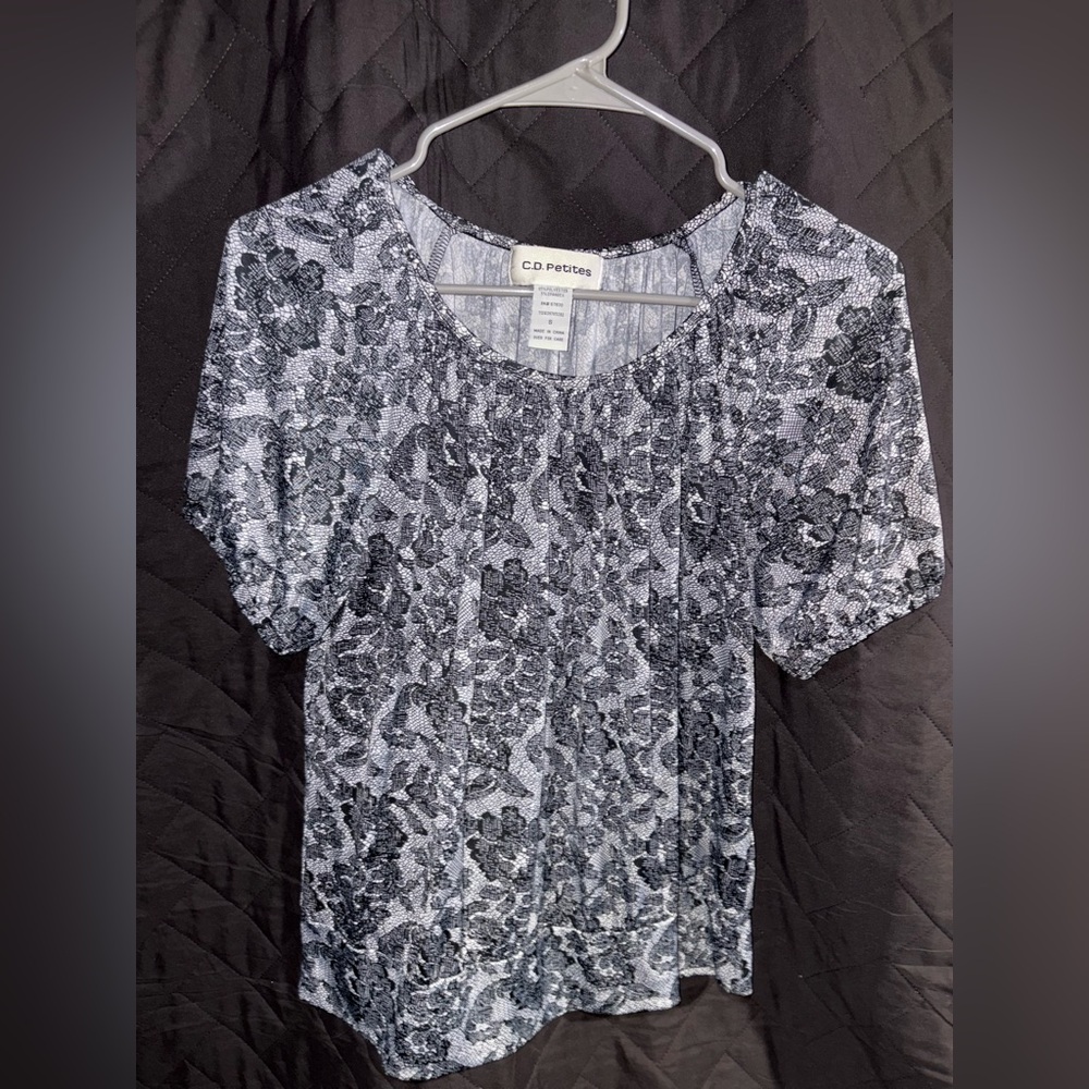 Black and White Fitted Graphic Short Sleeve Blouse